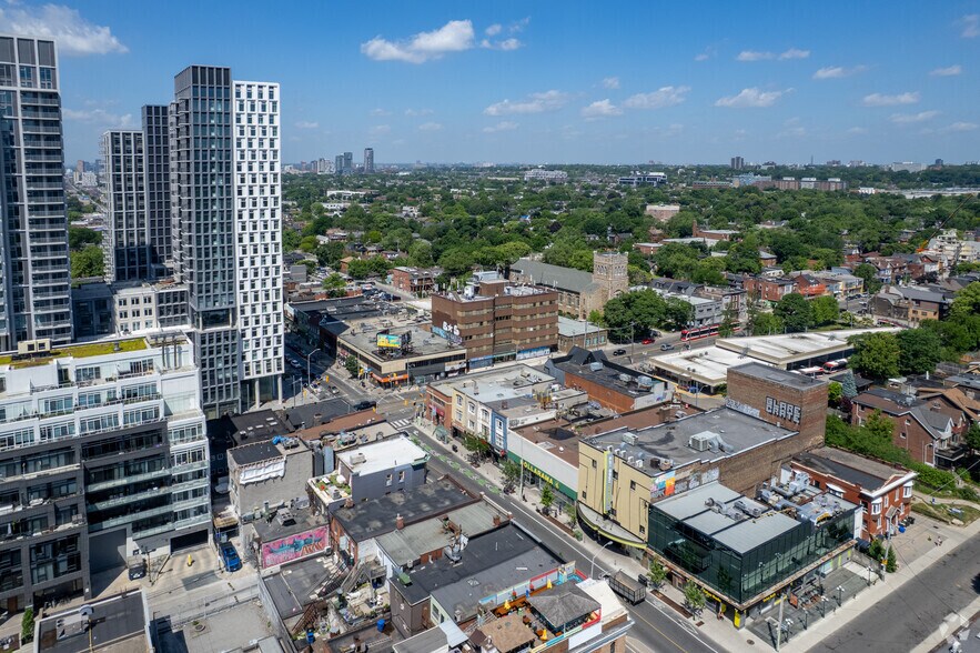 800 Bathurst St, Toronto, ON à vendre - Photo de l’immeuble – Image 2 sur 21