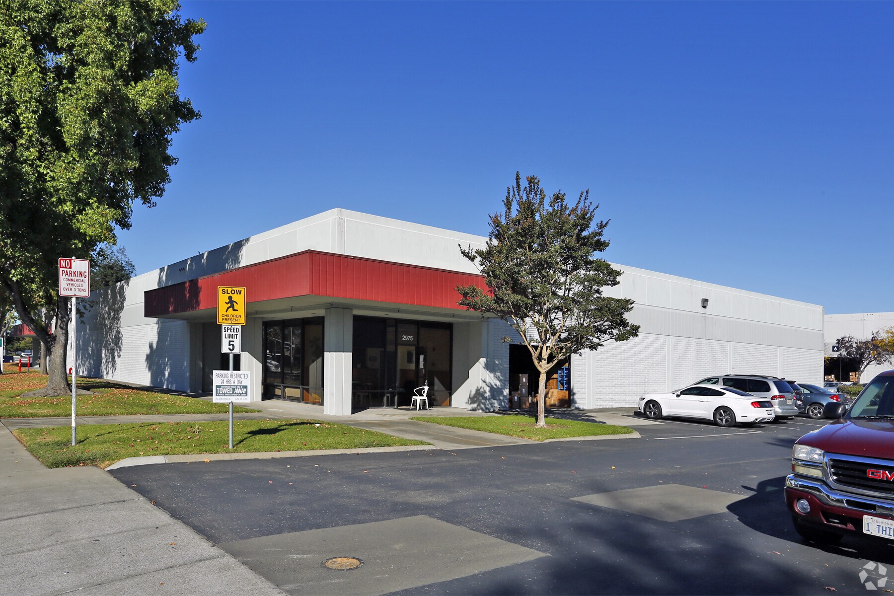 2975-2995 Whipple Rd, Union City, CA à louer Photo de l’immeuble– Image 1 sur 4