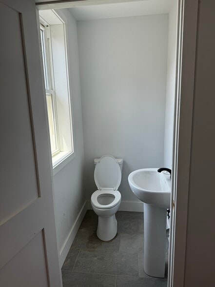 1235 Pennsylvania Ave SE, Washington, DC à louer - Photo intérieure – Image 2 sur 23