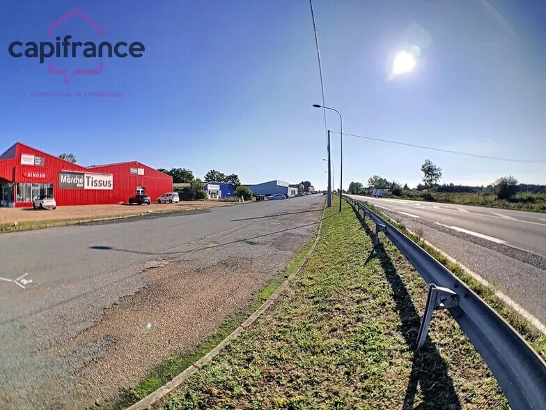 Local commercial dans Vitry-en-Charollais à vendre - Photo de l’immeuble – Image 3 sur 4