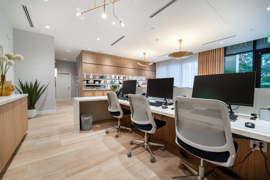 1340 S Dixie Hwy, Coral Gables, FL à louer - Photo de l’immeuble – Image 3 sur 12