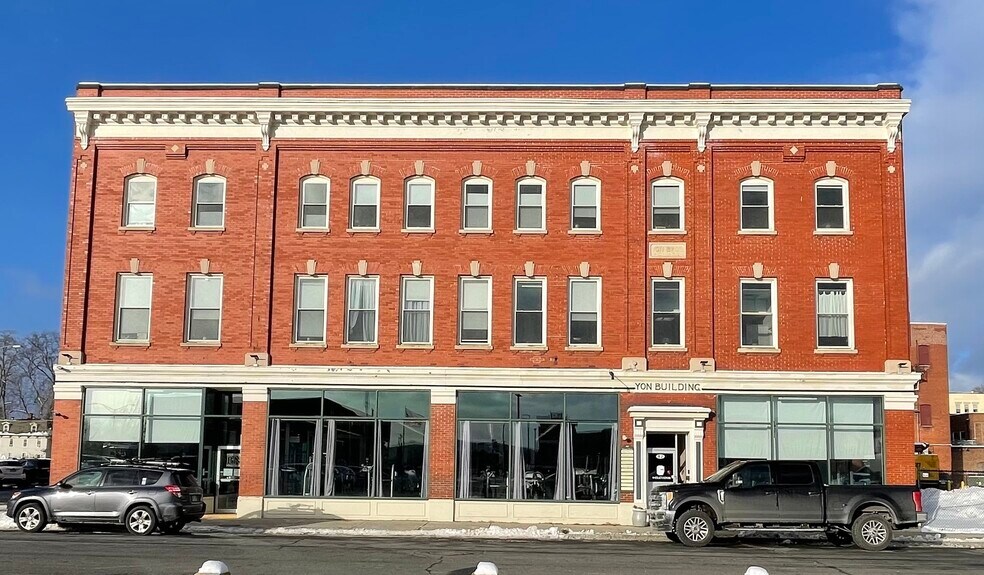 42 Summer St, Pittsfield, MA à vendre - Photo de l’immeuble – Image 1 sur 107
