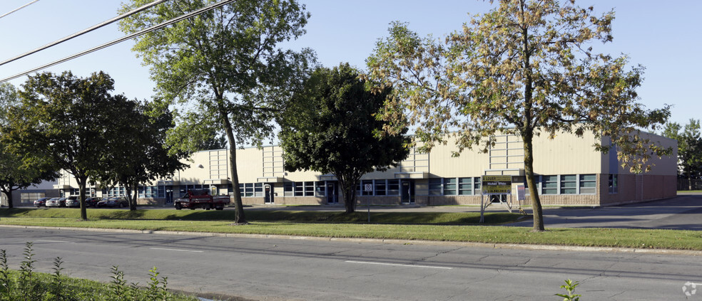 3515-3531 Boul de la Grande-Allée, Boisbriand, QC à louer - Photo de l’immeuble – Image 2 sur 5