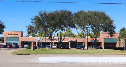 2800 Marina Bay Dr, Kemah, TX à louer Photo de l’immeuble– Image 1 sur 3