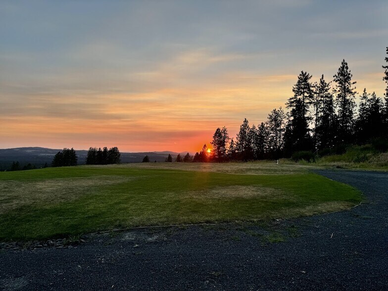 17323 N Lower Greenbluff Rd, Colbert, WA à vendre - Photo de l’immeuble – Image 2 sur 3