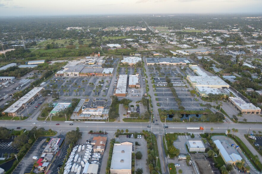 1495 US Highway 1, Vero Beach, FL à louer - Photo principale – Image 1 sur 4
