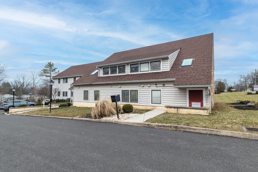 4-8 Meadowbrook Ln, Chalfont, PA à louer - Photo de l’immeuble – Image 2 sur 13