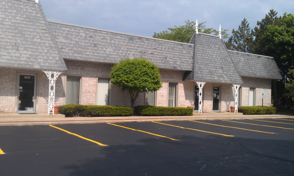 1666-1684 S Wolf Rd, Wheeling, IL à louer - Photo de l’immeuble – Image 3 sur 10