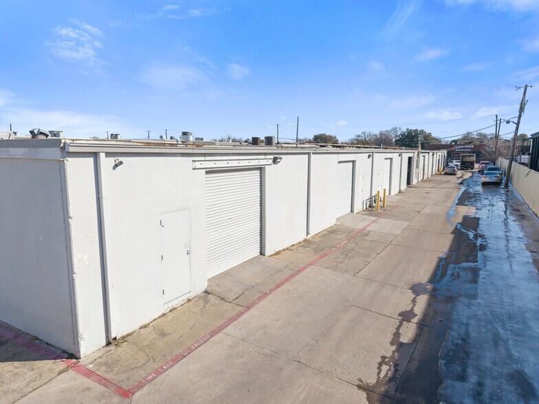 11005 Indian Trl, Dallas, TX à louer - Photo de l’immeuble – Image 2 sur 21