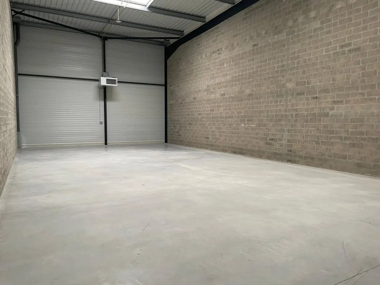 Local d'activités dans Persan à vendre Photo de l’immeuble– Image 1 sur 9