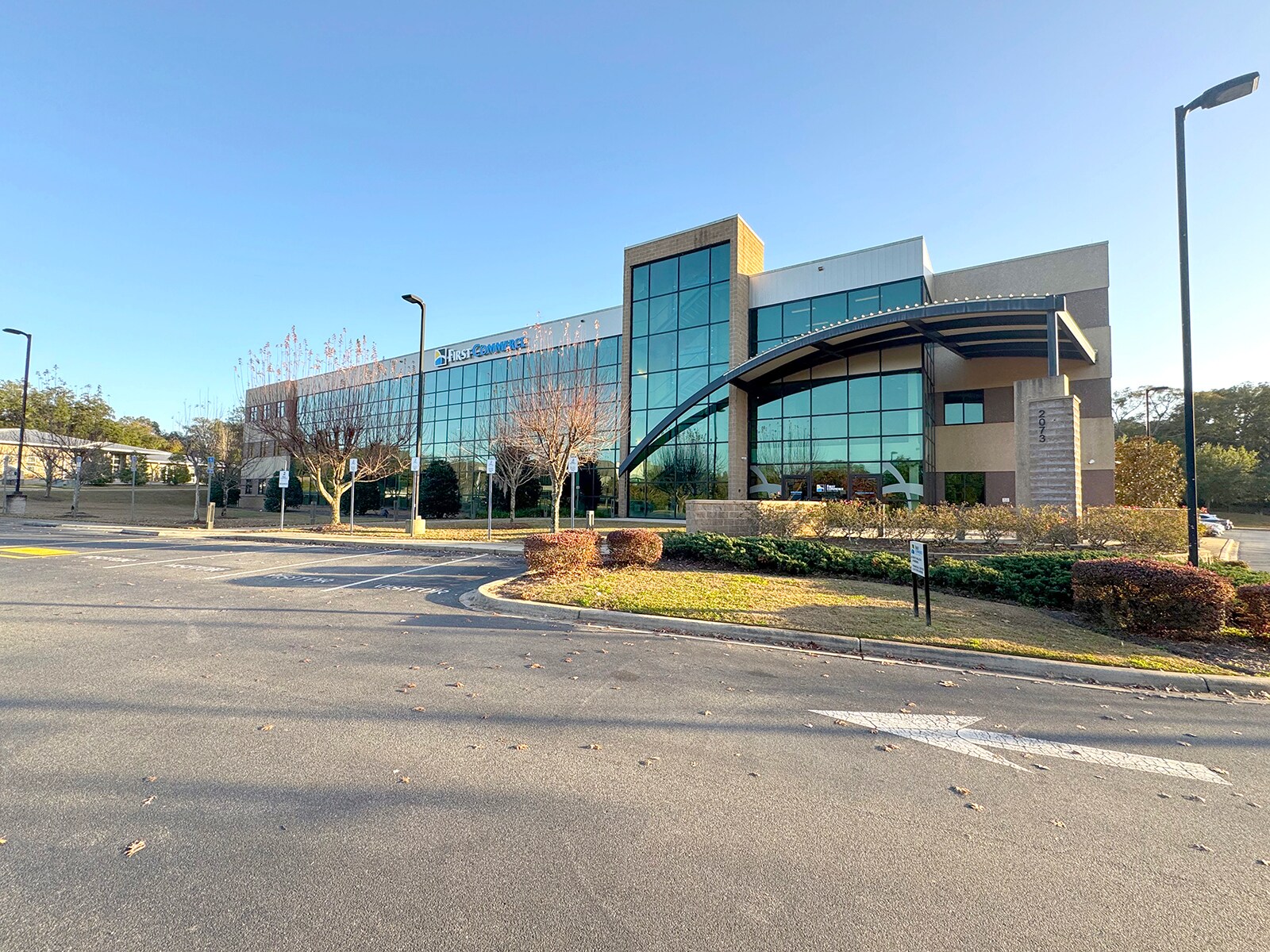 2073 Summit Lake Dr, Tallahassee, FL à louer Photo principale– Image 1 sur 9