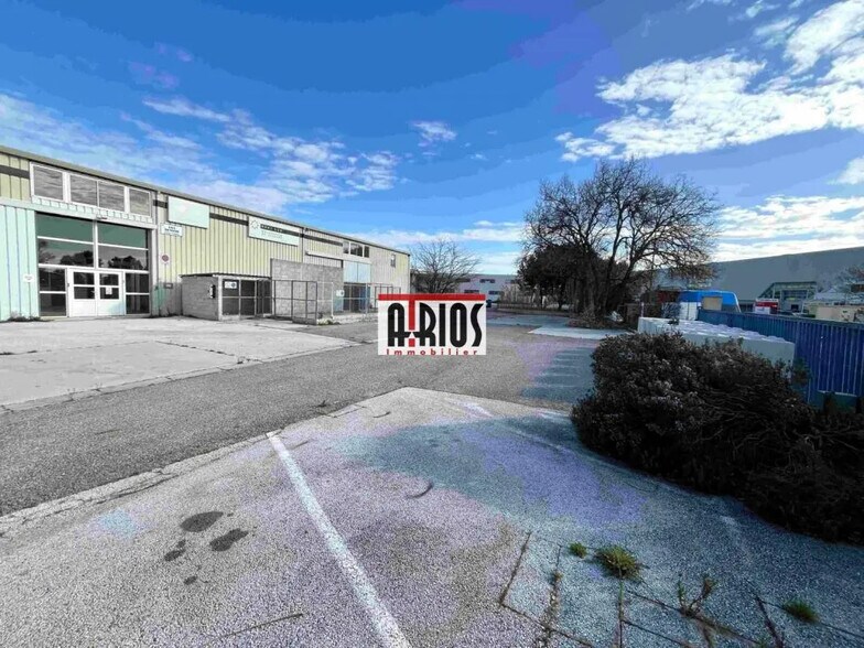 Local d'activités dans La Farlède à vendre - Photo de l’immeuble – Image 2 sur 11