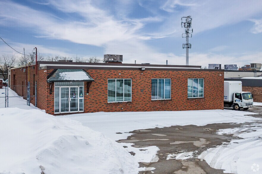 21 Golden Gate Ct, Toronto, ON à vendre - Photo principale – Image 1 sur 3