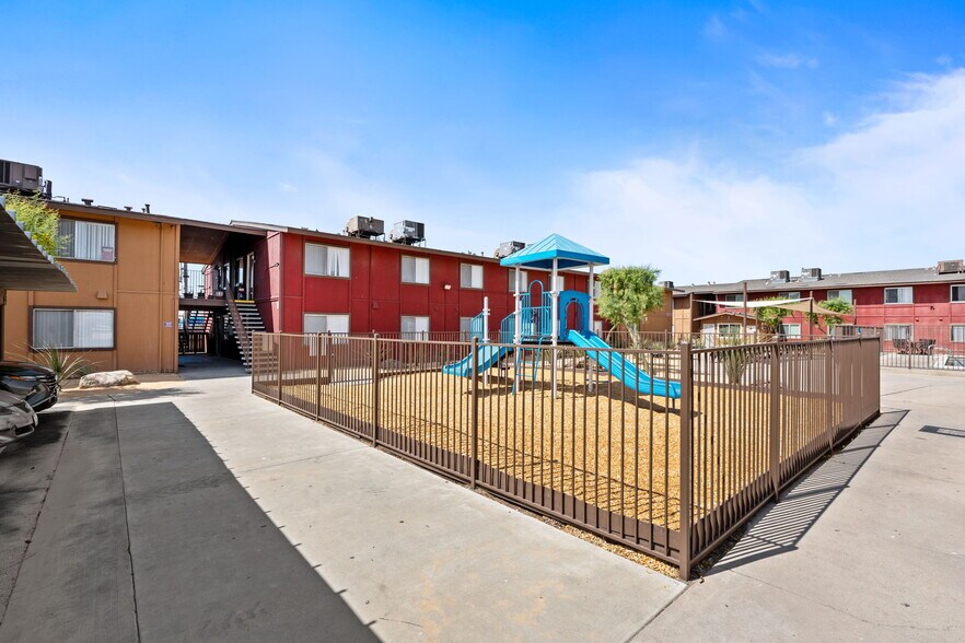 4585 E McKinley Ave, Fresno, CA à vendre - Photo de l’immeuble – Image 3 sur 14