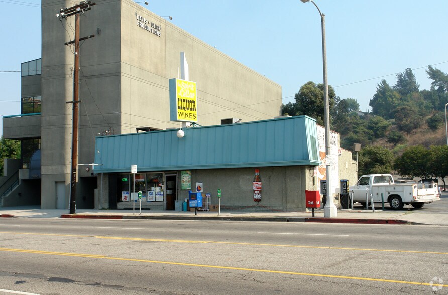 3242-3278 Cahuenga Blvd W, Los Angeles, CA à louer - Photo principale – Image 2 sur 2