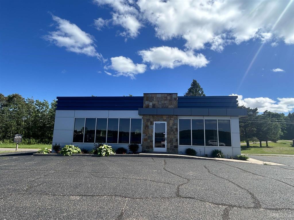 109 W US 41 Hwy, Negaunee, MI à vendre Photo de l’immeuble– Image 1 sur 13