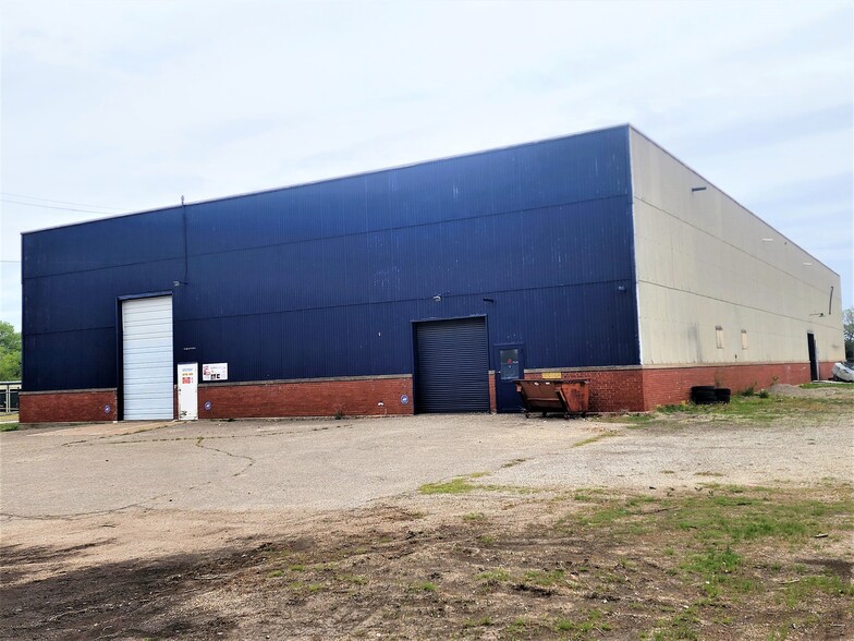 135 N. Walnut St., Augusta, KS à louer - Photo de l’immeuble – Image 3 sur 10