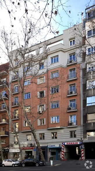 Calle de Ríos Rosas, 36, Madrid, Madrid à louer - Photo de l’immeuble – Image 2 sur 2