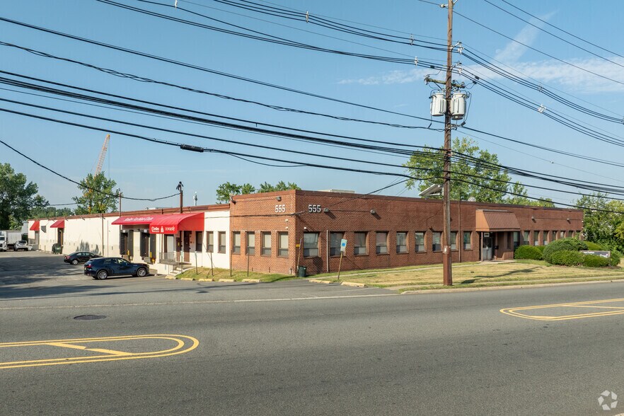 555 Secaucus Rd, Secaucus, NJ à louer - Photo de l’immeuble – Image 1 sur 8