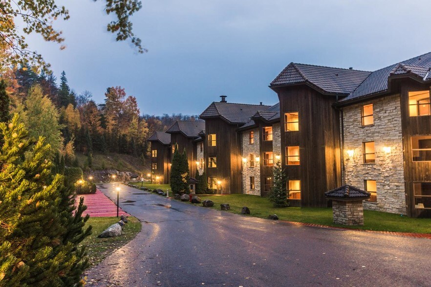 2255 Rte 327, Grenville-sur-la-rouge, QC à vendre - Photo de l’immeuble – Image 2 sur 9