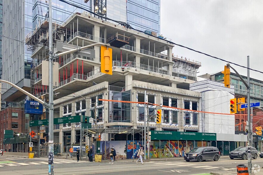 375 Queen St W, Toronto, ON à louer - Photo de l’immeuble – Image 2 sur 4