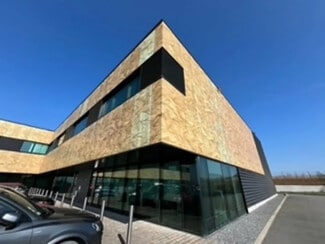 Plus de détails pour Local d'activités à louer