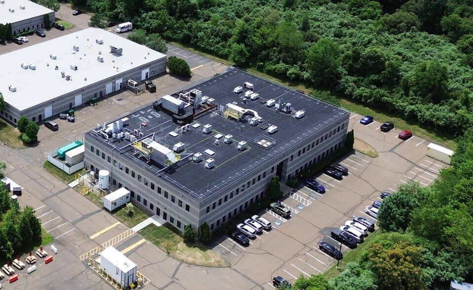 36 E Industrial Rd, Branford, CT à louer - Photo de l’immeuble – Image 2 sur 30