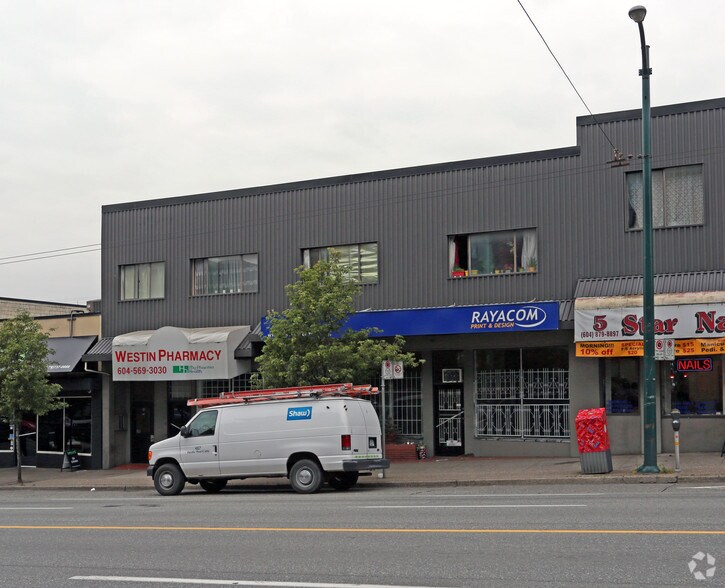 11-33 W Broadway, Vancouver, BC à louer - Photo de l’immeuble – Image 3 sur 4