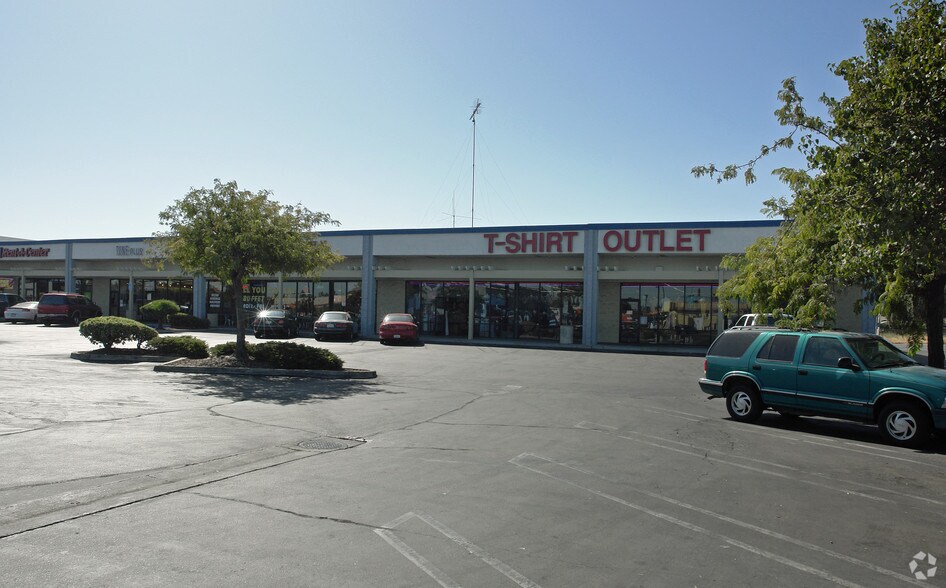 1420 E Hatch Rd, Modesto, CA à louer - Photo de l’immeuble – Image 2 sur 7