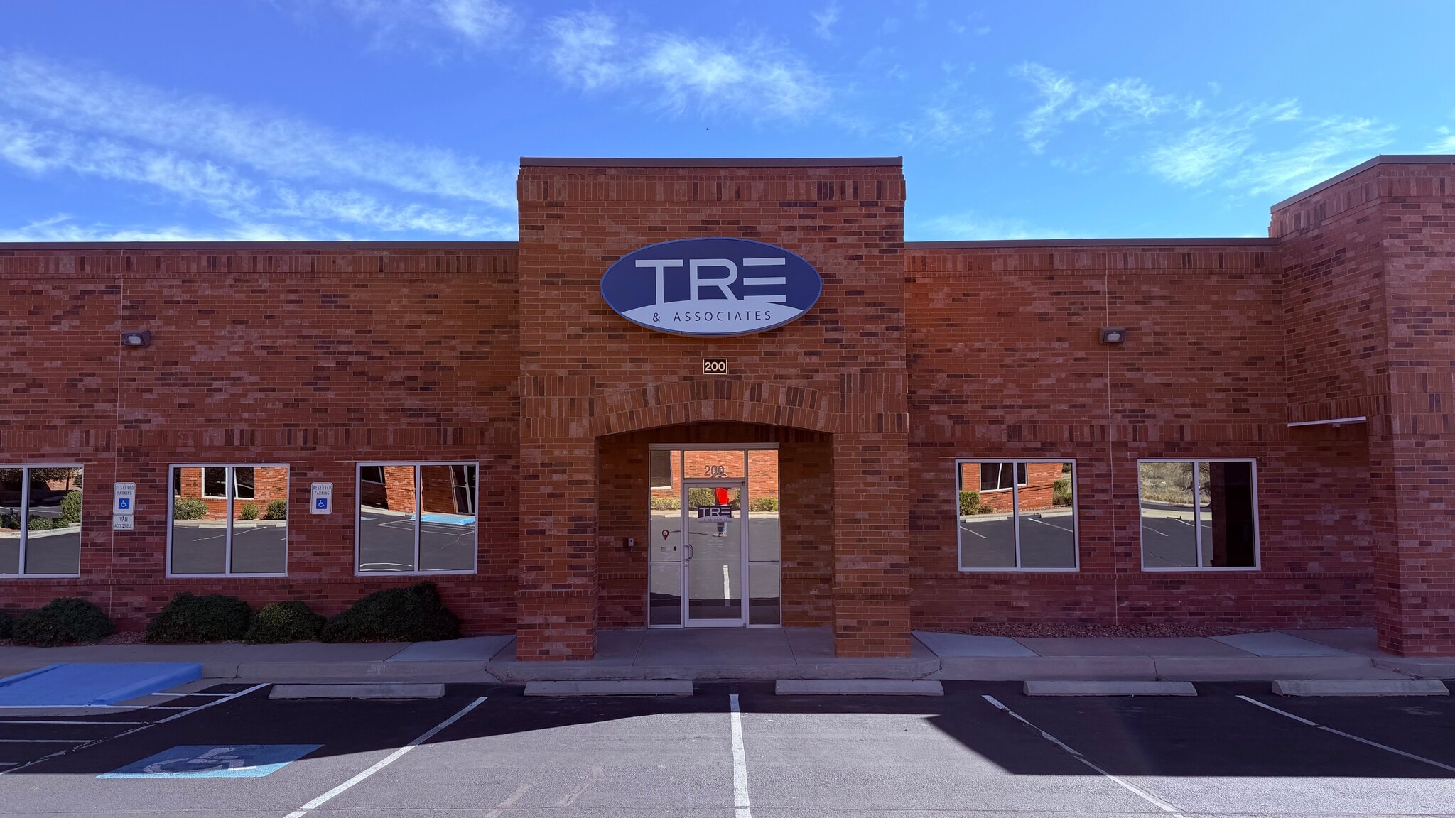 110 Mesa Park Dr, El Paso, TX à louer Photo de l’immeuble– Image 1 sur 3