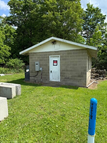 106 Titan Ln, Franklin, PA à vendre - Photo principale – Image 1 sur 6