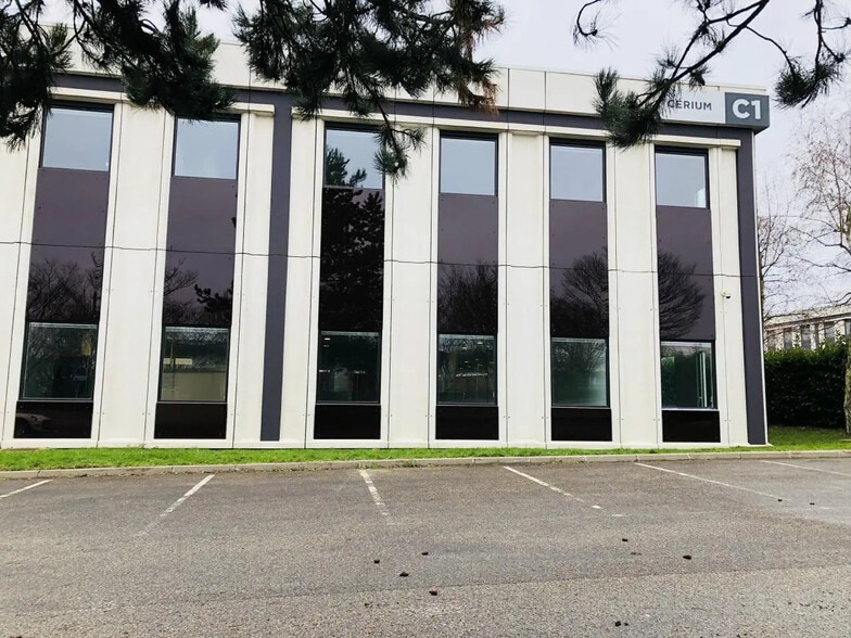 Local d’activités dans Cergy à louer - Photo de l’immeuble – Image 2 sur 18