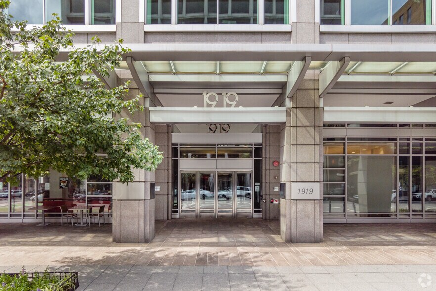 1919 M St NW, Washington, DC à louer - Photo de l’immeuble – Image 3 sur 13