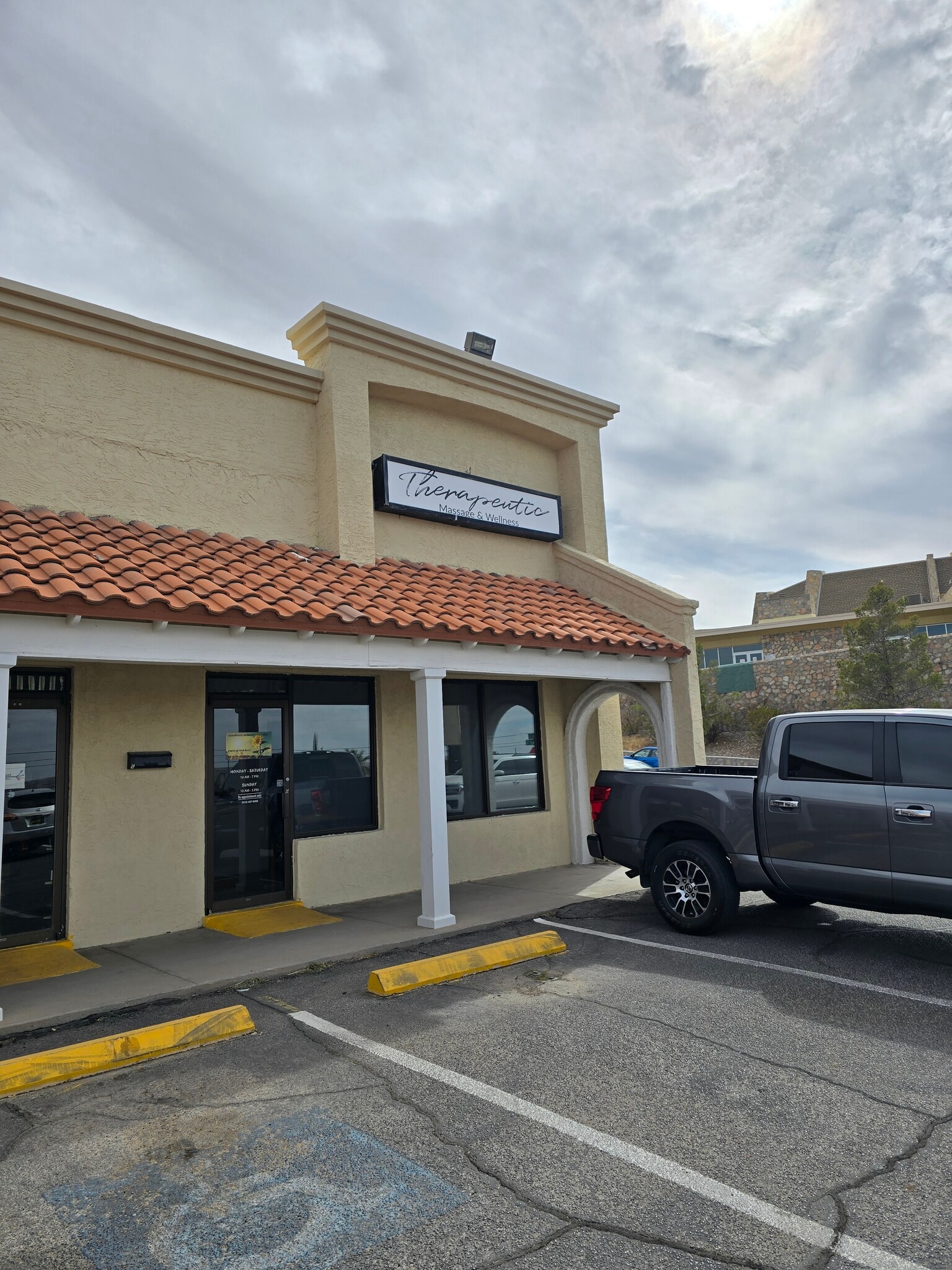 300 N Resler Dr, El Paso, TX à louer Photo intérieure– Image 1 sur 7