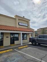 300 N Resler Dr, El Paso, TX à louer Photo intérieure– Image 1 sur 7