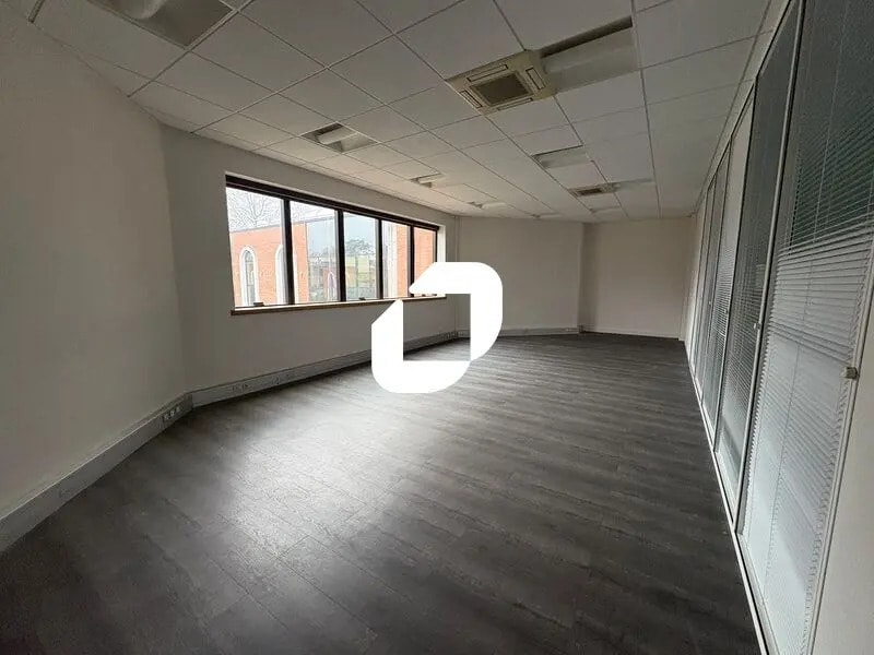 Local d’activités dans Jouy-en-Josas à louer Photo intérieure– Image 1 sur 13
