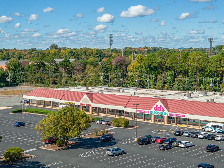 2901-3053 Freedom Dr, Charlotte, NC à louer - Photo de l’immeuble – Image 3 sur 8