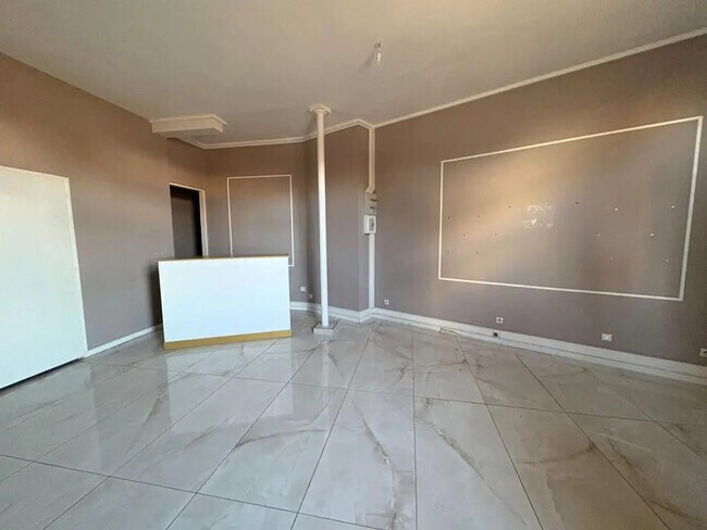 Plus de détails pour Local commercial à louer