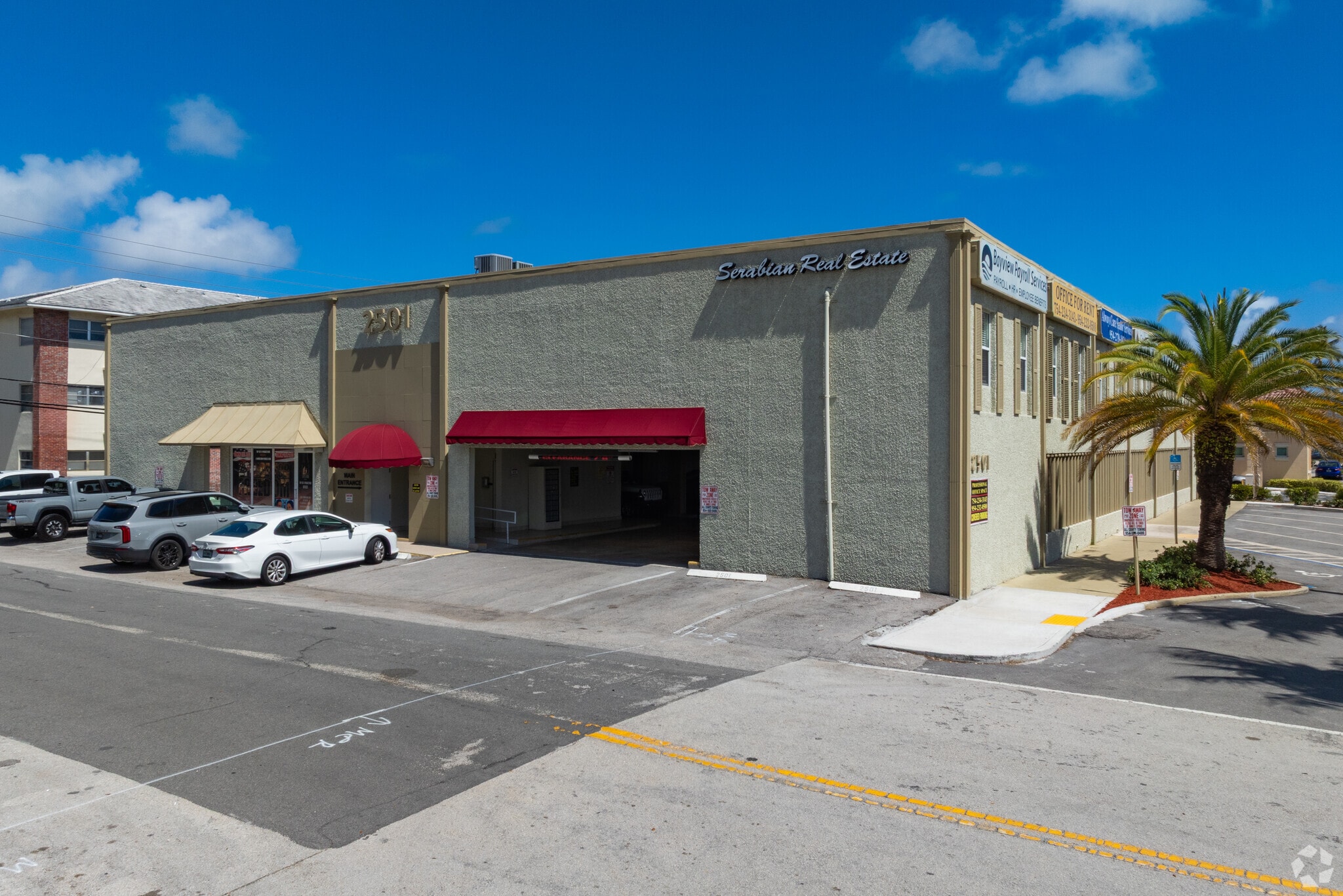 2501 E Commercial Blvd, Fort Lauderdale, FL à louer Photo principale– Image 1 sur 12