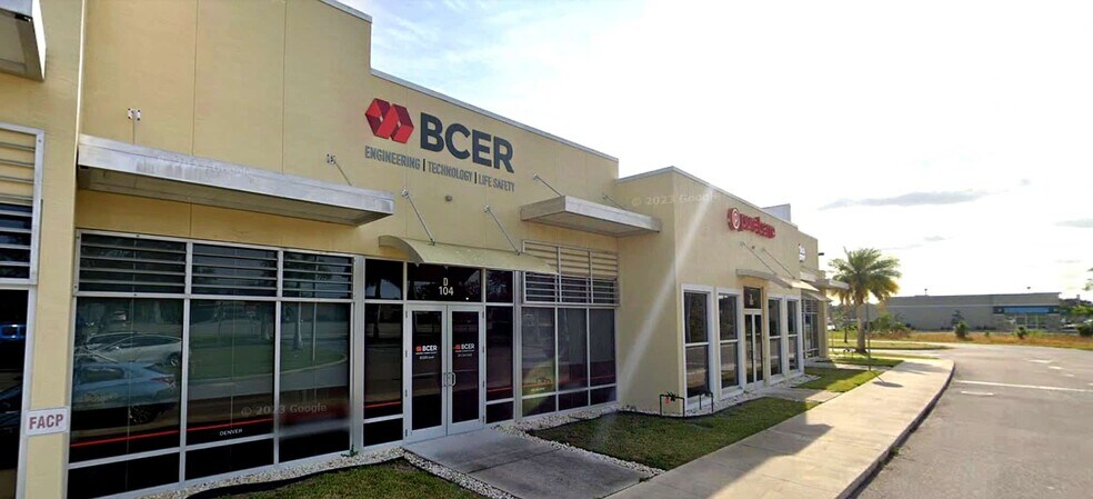 6555 N Wickham Rd, Melbourne, FL à louer - Photo de l’immeuble – Image 1 sur 15