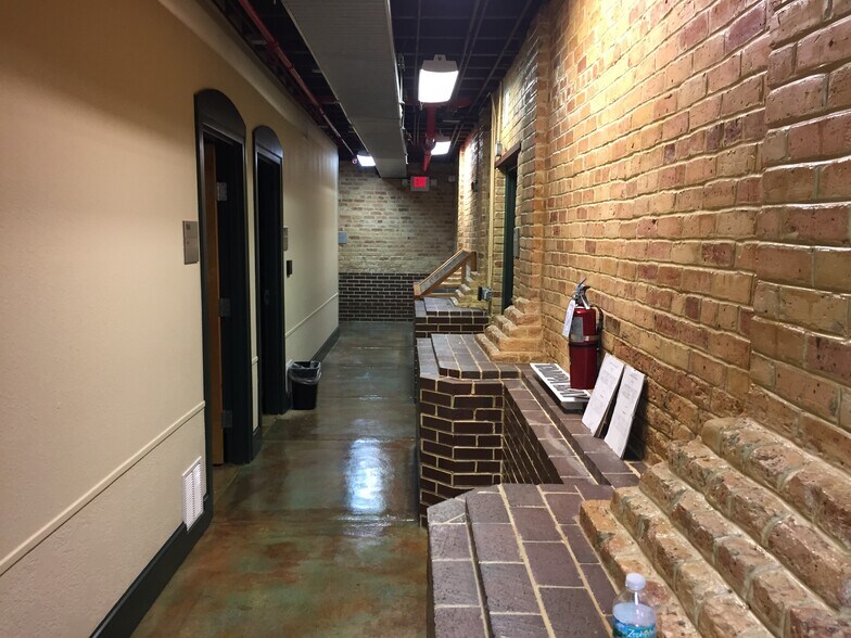 1403 N Howard Ave, Tampa, FL à vendre - Photo intérieure – Image 2 sur 8