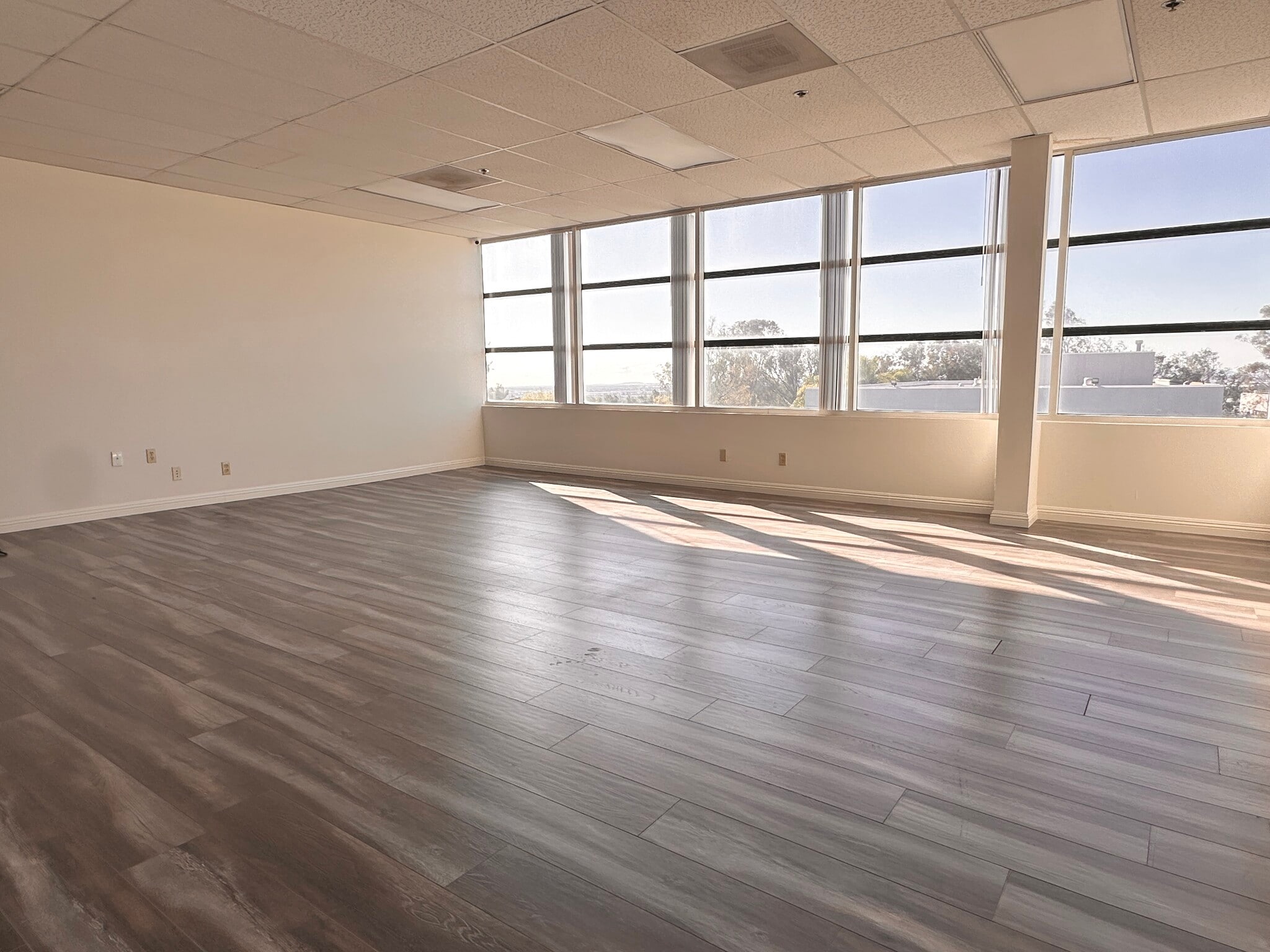 1111 Corporate Center Dr, Monterey Park, CA à louer Photo intérieure– Image 1 sur 13