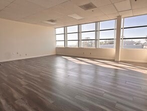1111 Corporate Center Dr, Monterey Park, CA à louer Photo intérieure– Image 1 sur 13
