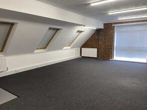 12-27 Shamrock Way, Southampton à louer Photo intérieure– Image 1 sur 2