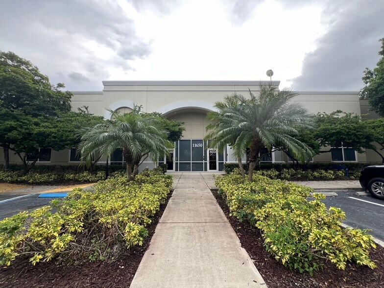 11650 Miramar Pky, Miramar, FL à louer - Photo de l’immeuble – Image 3 sur 11