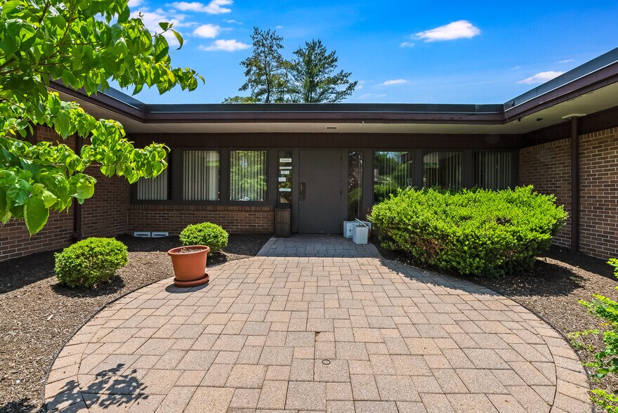 8 Shunpike Rd, Madison, NJ à vendre - Photo principale – Image 1 sur 13