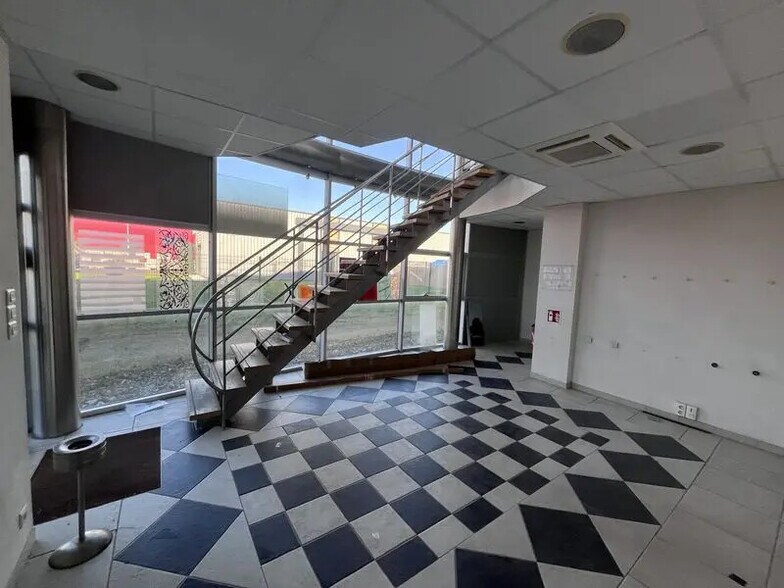 Local d'activités dans Saint-André-de-Cubzac à vendre - Photo intérieure – Image 2 sur 12