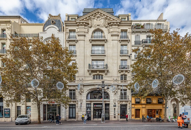 Plus de détails pour 15-17 Voie La Canebiere, Marseille - Bureau à louer