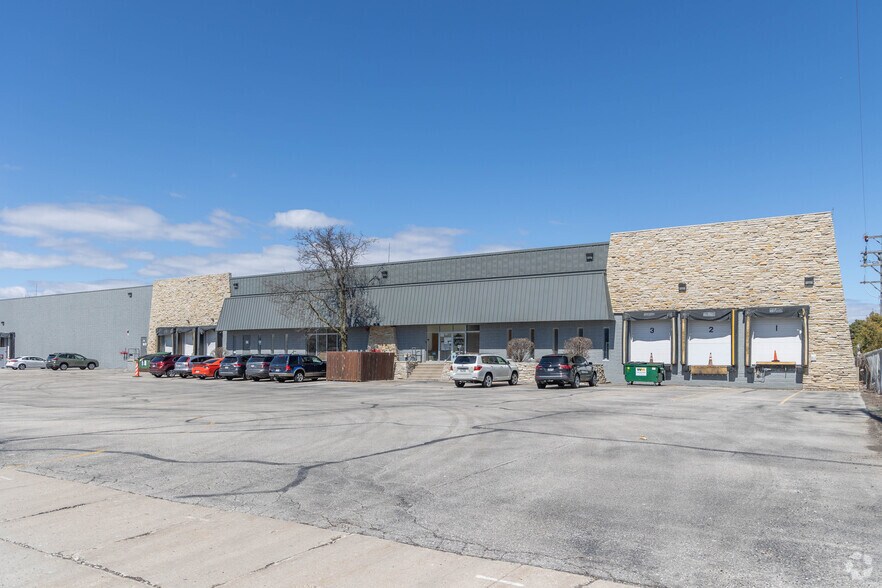 130-150 W Edgerton Ave, Milwaukee, WI à louer - Photo principale – Image 1 sur 10