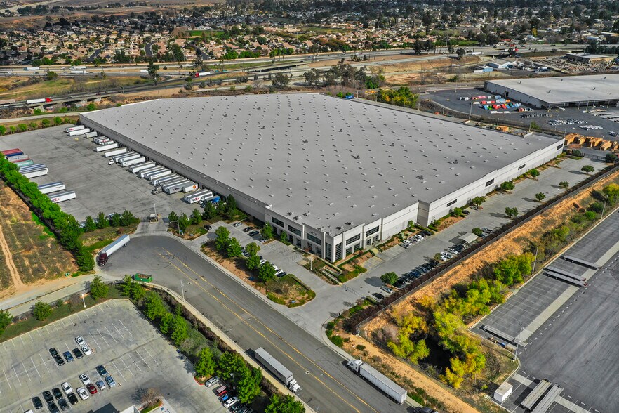 630 Nicholas Rd, Beaumont, CA à louer - Photo de l’immeuble – Image 2 sur 8